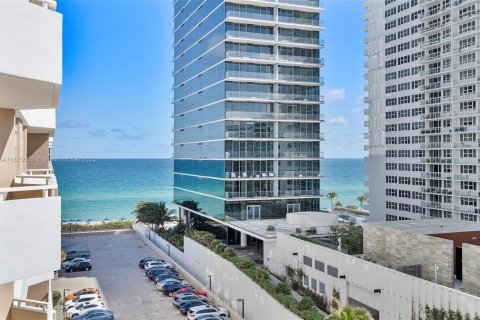 Condo à Hallandale Beach, Floride, 1 chambre  № 1926205