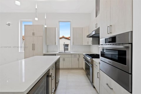 Villa ou maison à louer à Fort Lauderdale, Floride: 5 chambres, 264.77 m2 № 2063434 - photo 9