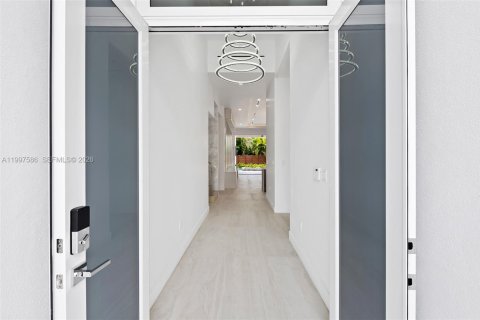 Villa ou maison à louer à Fort Lauderdale, Floride: 5 chambres, 264.77 m2 № 2063434 - photo 4