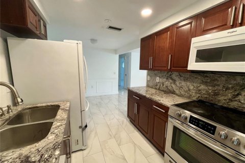 Villa ou maison à louer à New Port Richey, Floride: 3 chambres, 115.94 m2 № 2377995 - photo 7