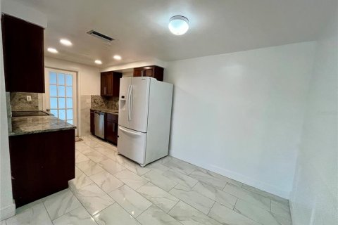 Villa ou maison à louer à New Port Richey, Floride: 3 chambres, 115.94 m2 № 2377995 - photo 5