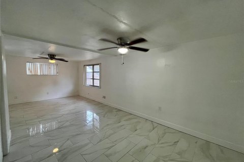 Villa ou maison à louer à New Port Richey, Floride: 3 chambres, 115.94 m2 № 2377995 - photo 12