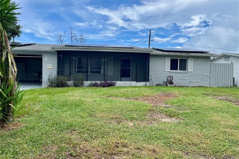 Villa ou maison à New Port Richey, Floride 3 chambres, 115.94 m2 № 2377995