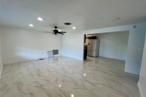 Villa ou maison à louer à New Port Richey, Floride: 3 chambres, 115.94 m2 № 2377995 - photo 3