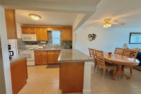 Снять в аренду кондоминиум в Помпано-Бич, Флорида 2 спальни, 102.19м2, № 2002515 - фото 4