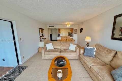 Снять в аренду кондоминиум в Помпано-Бич, Флорида 2 спальни, 102.19м2, № 2002515 - фото 16