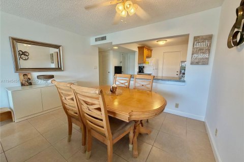 Снять в аренду кондоминиум в Помпано-Бич, Флорида 2 спальни, 102.19м2, № 2002515 - фото 13