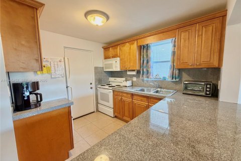 Снять в аренду кондоминиум в Помпано-Бич, Флорида 2 спальни, 102.19м2, № 2002515 - фото 10