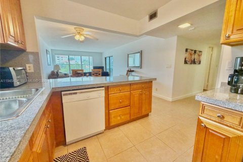 Снять в аренду кондоминиум в Помпано-Бич, Флорида 2 спальни, 102.19м2, № 2002515 - фото 6