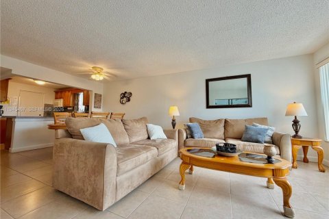 Снять в аренду кондоминиум в Помпано-Бич, Флорида 2 спальни, 102.19м2, № 2002515 - фото 17