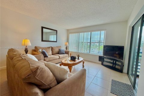 Снять в аренду кондоминиум в Помпано-Бич, Флорида 2 спальни, 102.19м2, № 2002515 - фото 15