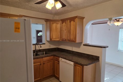 Снять в аренду виллу или дом в Сент-Луси, Флорида 3 спальни, 194.35м2, № 2028580 - фото 9