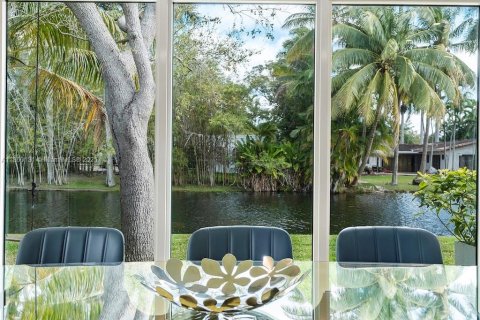 Casa en venta en Miami, Florida, 3 dormitorios, 253.53 m2 № 1891919 - foto 18