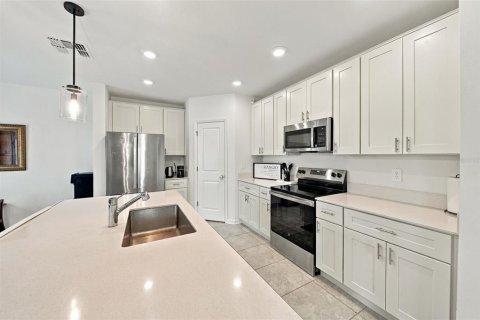 House in Lake Wales, Florida 4 bedrooms, 179.58 sq.m. № 2384379 - photo 5