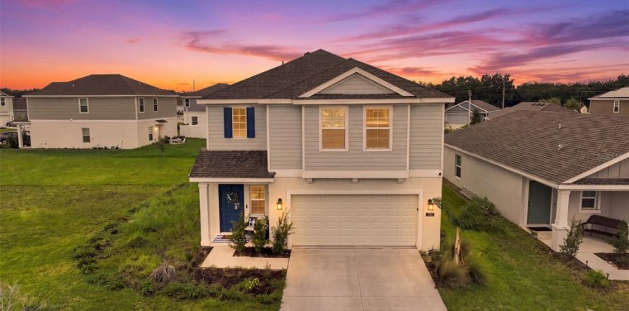 House in Lake Wales, Florida 4 bedrooms, 179.58 sq.m. № 2384379