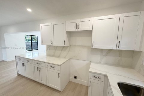 Villa ou maison à vendre à Miami Gardens, Floride: 3 chambres, 115.94 m2 № 1975174 - photo 24