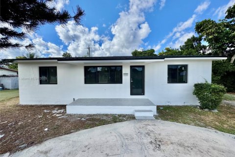 Villa ou maison à vendre à Miami Gardens, Floride: 3 chambres, 115.94 m2 № 1975174 - photo 4