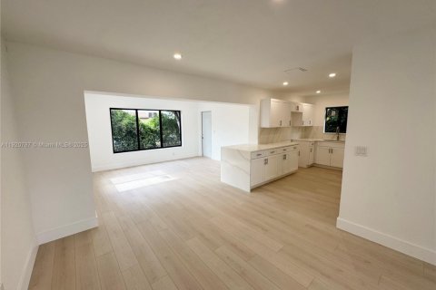 Villa ou maison à vendre à Miami Gardens, Floride: 3 chambres, 115.94 m2 № 1975174 - photo 11