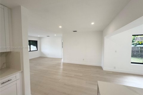 Villa ou maison à vendre à Miami Gardens, Floride: 3 chambres, 115.94 m2 № 1975174 - photo 25