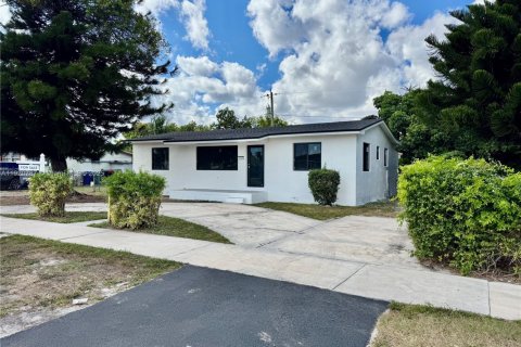 Villa ou maison à vendre à Miami Gardens, Floride: 3 chambres, 115.94 m2 № 1975174 - photo 1