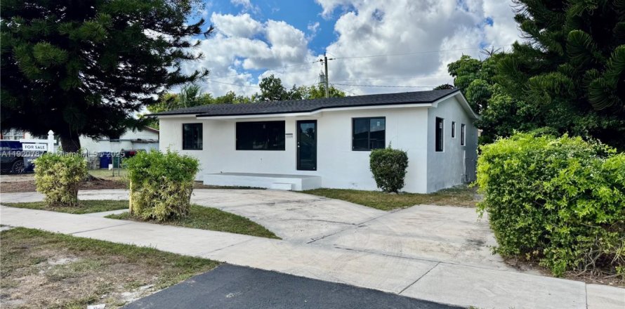 Villa ou maison à Miami Gardens, Floride 3 chambres, 115.94 m2 № 1975174