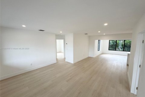 Villa ou maison à vendre à Miami Gardens, Floride: 3 chambres, 115.94 m2 № 1975174 - photo 5