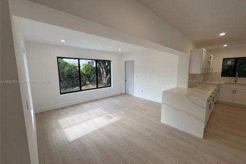 Villa ou maison à vendre à Miami Gardens, Floride: 3 chambres, 115.94 m2 № 1975174 - photo 13