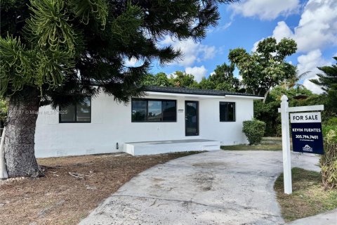 Villa ou maison à vendre à Miami Gardens, Floride: 3 chambres, 115.94 m2 № 1975174 - photo 3