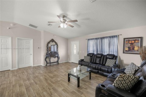 House in Ocala, Florida 3 bedrooms, 126.35 sq.m. № 1809510 - photo 4