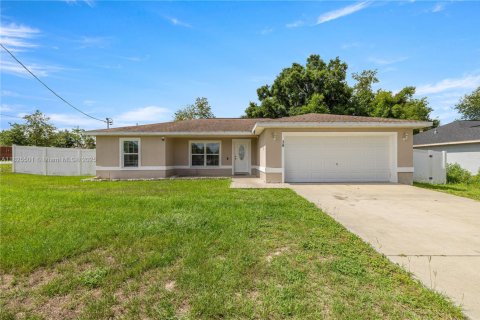 House in Ocala, Florida 3 bedrooms, 126.35 sq.m. № 1809510 - photo 1