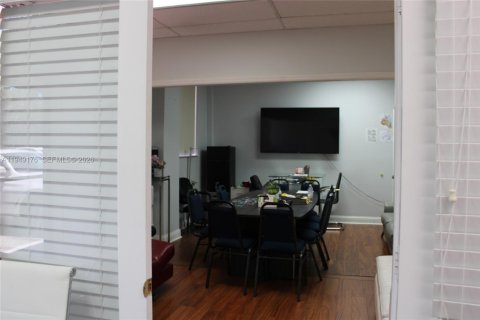 Immobilier commercial à vendre à Miami Lakes, Floride № 2004907 - photo 4