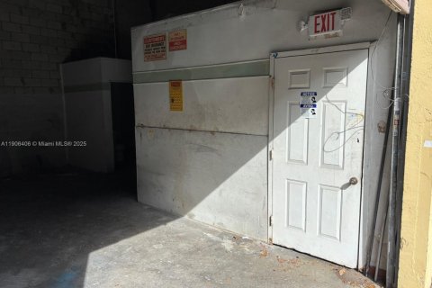 Купить коммерческую недвижимость в Майами, Флорида № 1956991 - фото 4