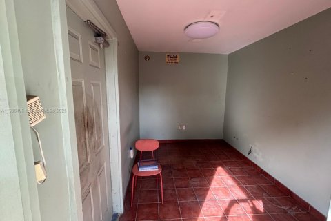 Купить коммерческую недвижимость в Майами, Флорида № 1956991 - фото 7