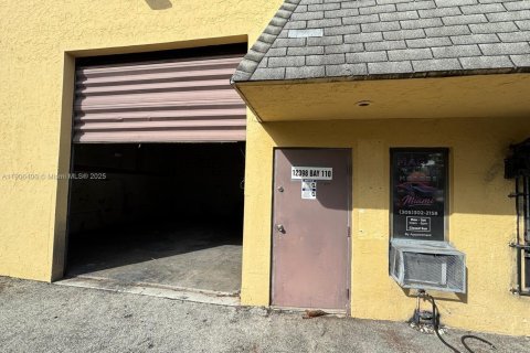 Купить коммерческую недвижимость в Майами, Флорида № 1956991 - фото 1