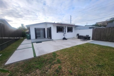 Villa ou maison à louer à Miami, Floride: 3 chambres, 121.42 m2 № 1966362 - photo 17