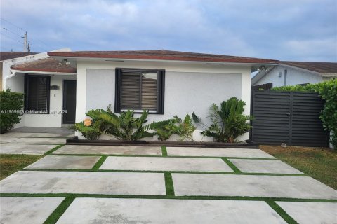 Villa ou maison à louer à Miami, Floride: 3 chambres, 121.42 m2 № 1966362 - photo 1