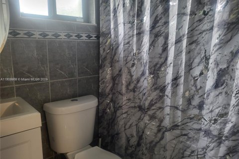 Villa ou maison à louer à Miami, Floride: 3 chambres, 121.42 m2 № 1966362 - photo 13