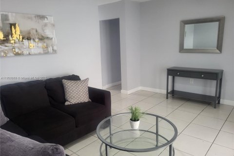 Villa ou maison à louer à Miami, Floride: 3 chambres, 121.42 m2 № 1966362 - photo 3