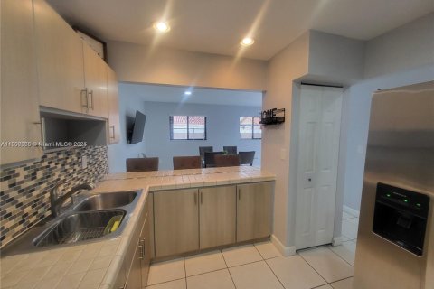 Villa ou maison à louer à Miami, Floride: 3 chambres, 121.42 m2 № 1966362 - photo 6