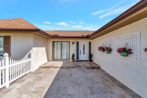 House in Boynton Beach, Florida 3 bedrooms, 205.96 sq.m. № 2082017 - photo 26