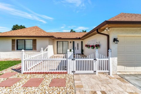 House in Boynton Beach, Florida 3 bedrooms, 205.96 sq.m. № 2082017 - photo 24