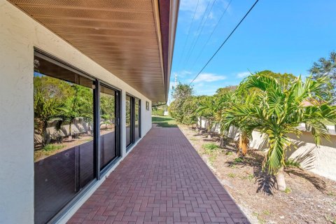 House in Boynton Beach, Florida 3 bedrooms, 205.96 sq.m. № 2082017 - photo 29