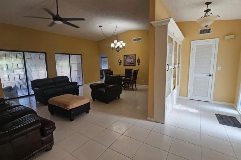 House in Boynton Beach, Florida 3 bedrooms, 205.96 sq.m. № 2082017 - photo 4