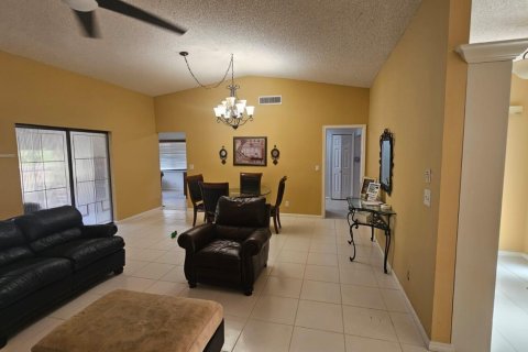 House in Boynton Beach, Florida 3 bedrooms, 205.96 sq.m. № 2082017 - photo 5