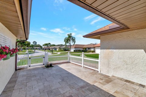 House in Boynton Beach, Florida 3 bedrooms, 205.96 sq.m. № 2082017 - photo 28