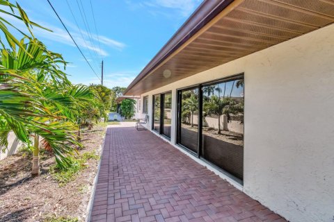 House in Boynton Beach, Florida 3 bedrooms, 205.96 sq.m. № 2082017 - photo 30