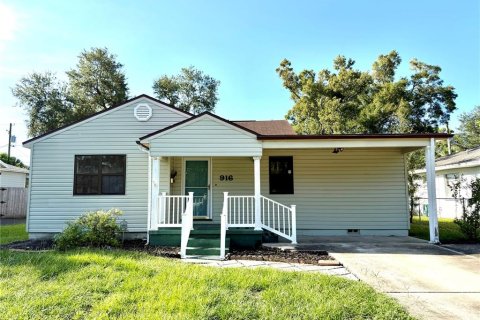 House in Tampa, Florida 4 bedrooms, 114.55 sq.m. № 2363184
