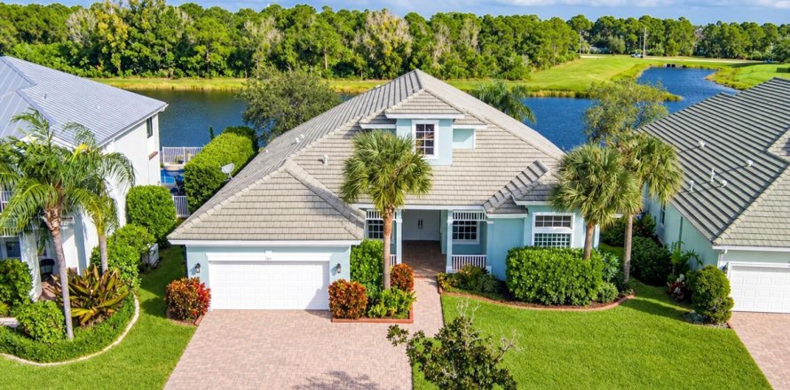Villa ou maison à Port St. Lucie, Floride 4 chambres, 273.41 m2 № 2428488
