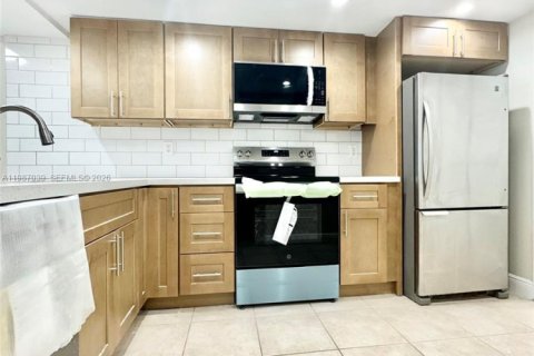 Купить кондоминиум в Майами, Флорида 2 спальни, 105.91м2, № 2049596 - фото 4