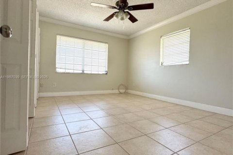 Купить кондоминиум в Майами, Флорида 2 спальни, 105.91м2, № 2049596 - фото 11